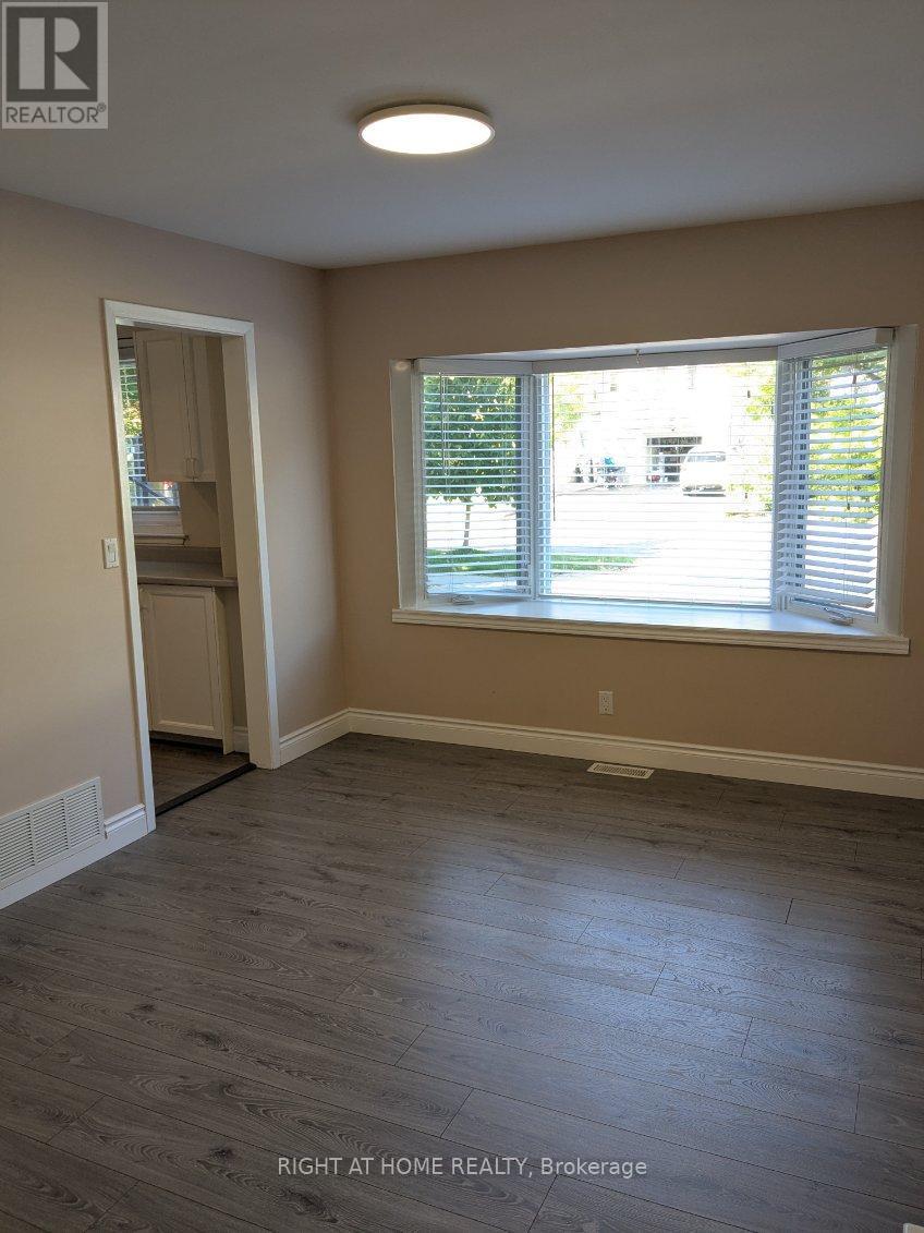1592 Otterby Road, Mississauga (Applewood), Ontario  L4X 1W7 - Photo 34 - W12390922