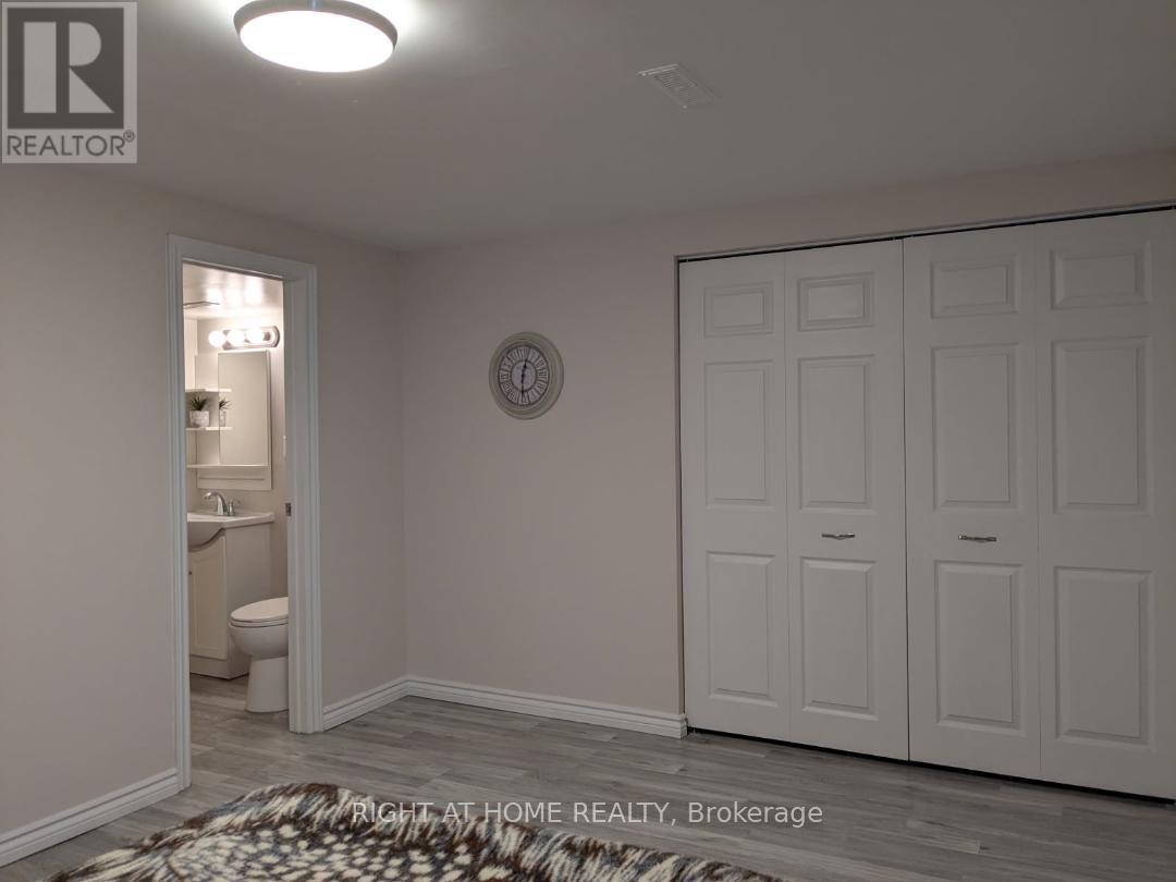 1592 Otterby Road, Mississauga (Applewood), Ontario  L4X 1W7 - Photo 35 - W12390922