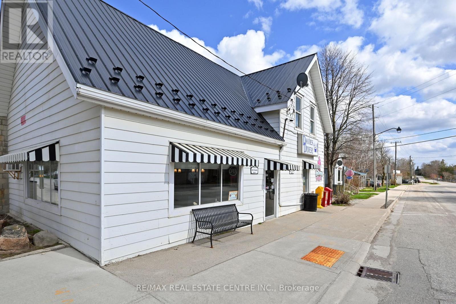 47 Main Street, East Luther Grand Valley, Ontario  L9W 5S8 - Photo 3 - X12391000