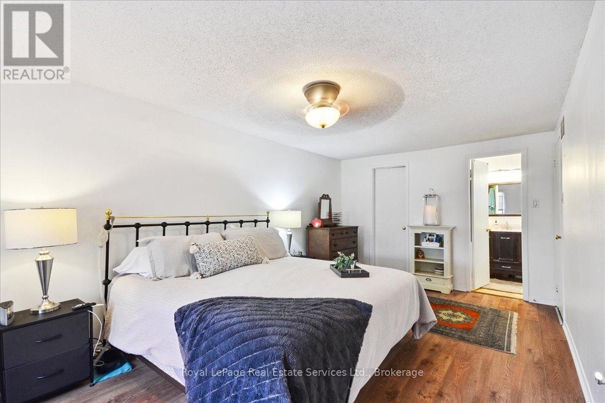 2248 Maclennan Drive, Oakville, Ontario  L6H 5K1 - Photo 16 - W12386906