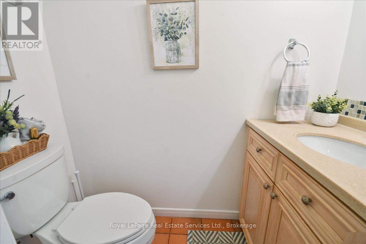 2248 Maclennan Drive, Oakville, Ontario  L6H 5K1 - Photo 13 - W12386906