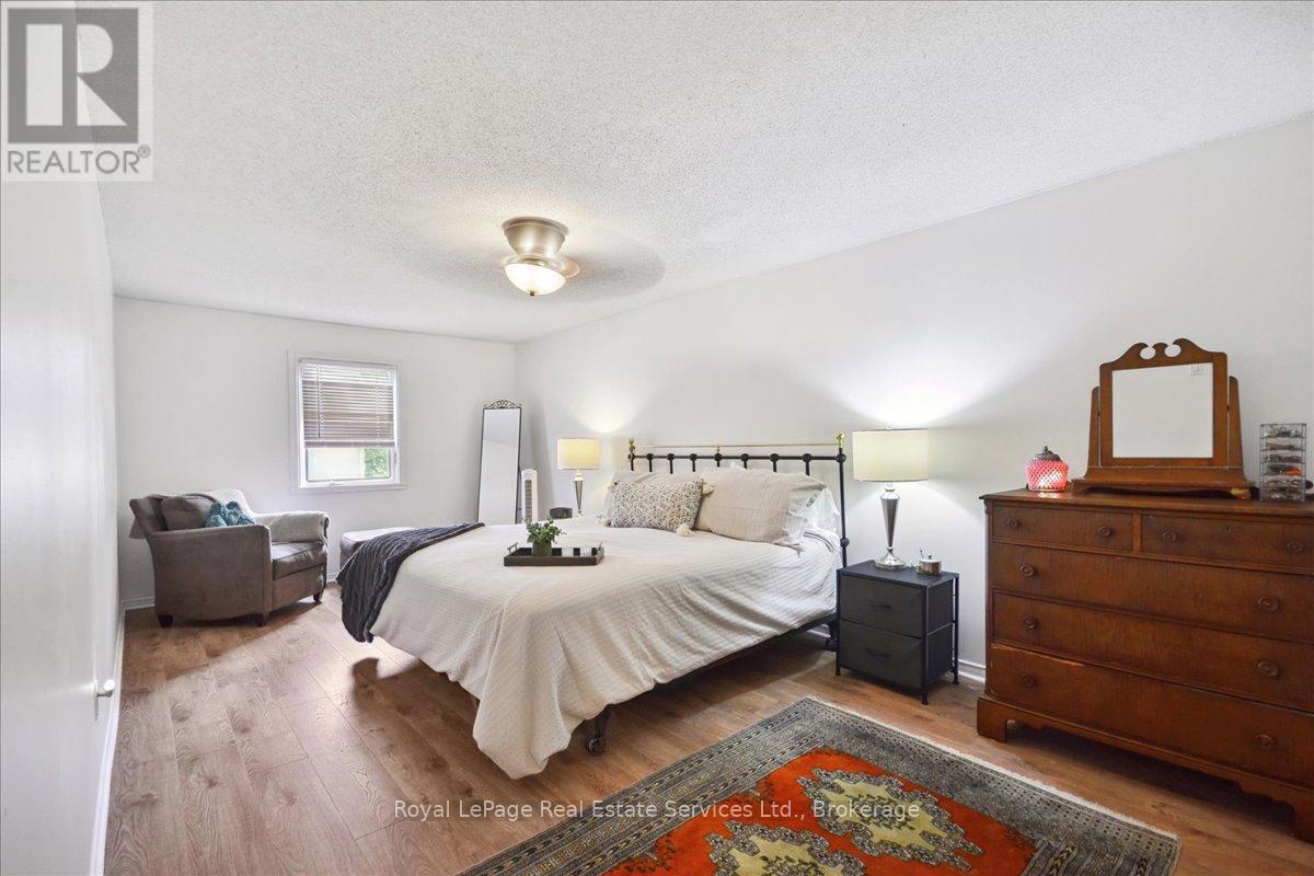2248 Maclennan Drive, Oakville, Ontario  L6H 5K1 - Photo 15 - W12386906
