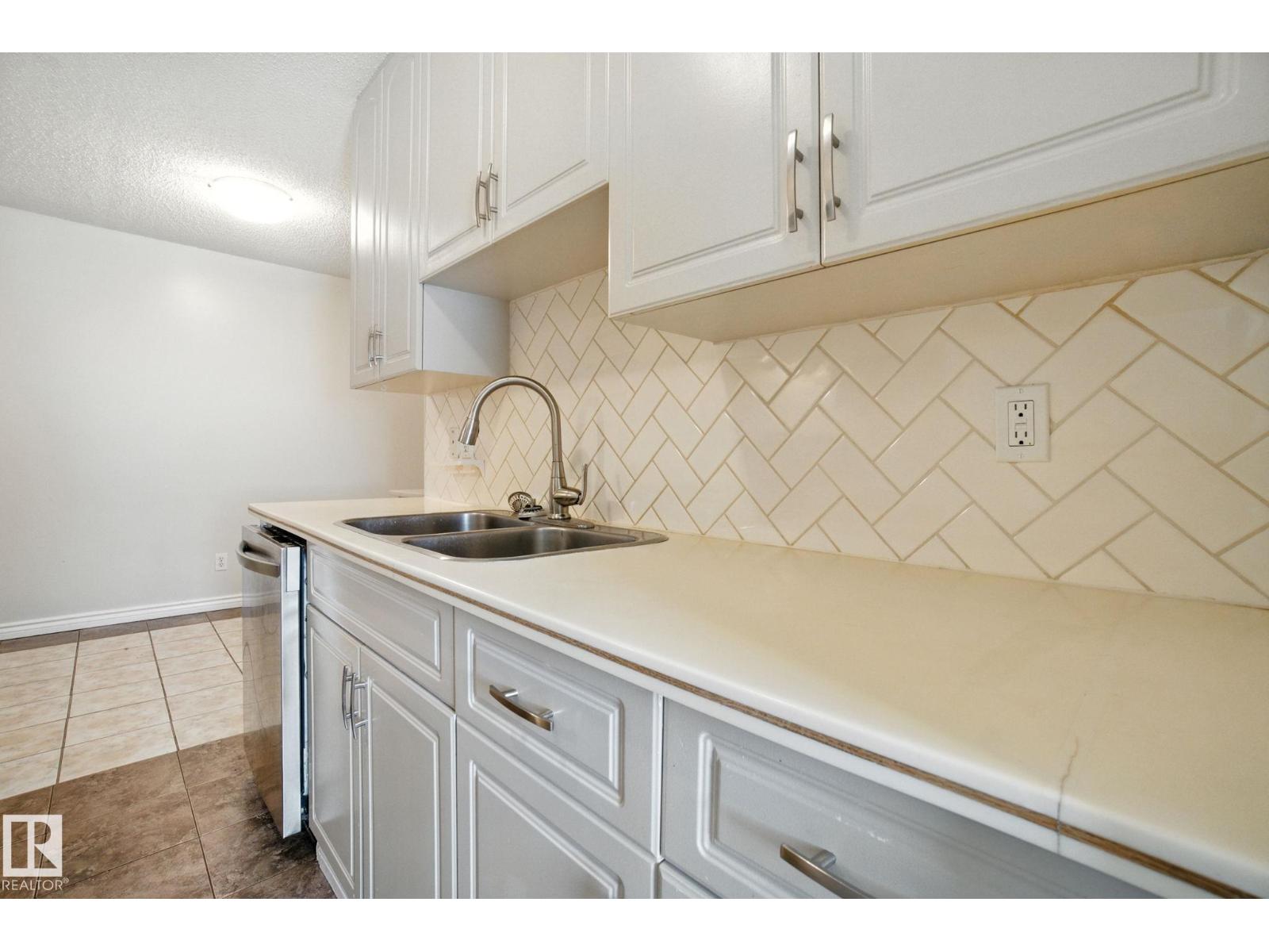 7f Callingwood Co Nw, Edmonton, Alberta  T5T 0H5 - Photo 10 - E4456853