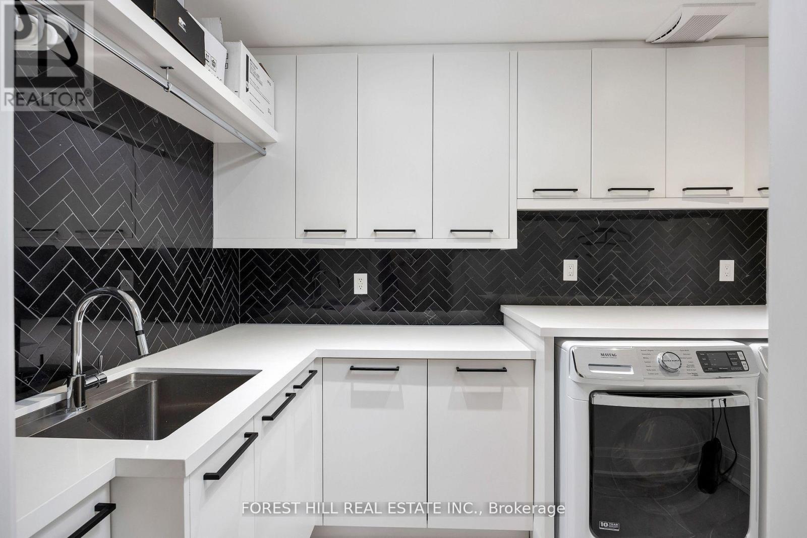 239 Cortleigh Boulevard, Toronto, Ontario  M5N 1P8 - Photo 32 - C12391151