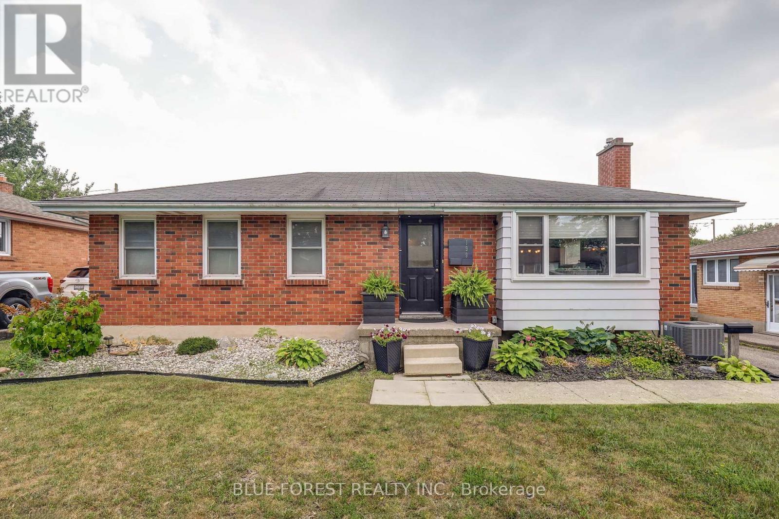 199 Burlington Street, London South, Ontario  N5Z 3V9 - Photo 1 - X12391249