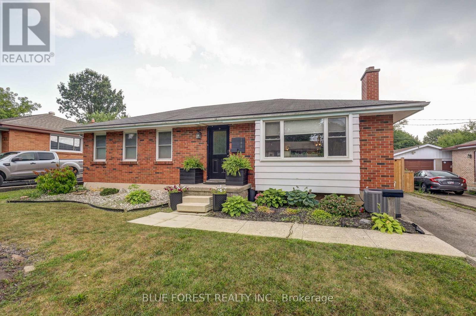 199 Burlington Street, London South, Ontario  N5Z 3V9 - Photo 2 - X12391249