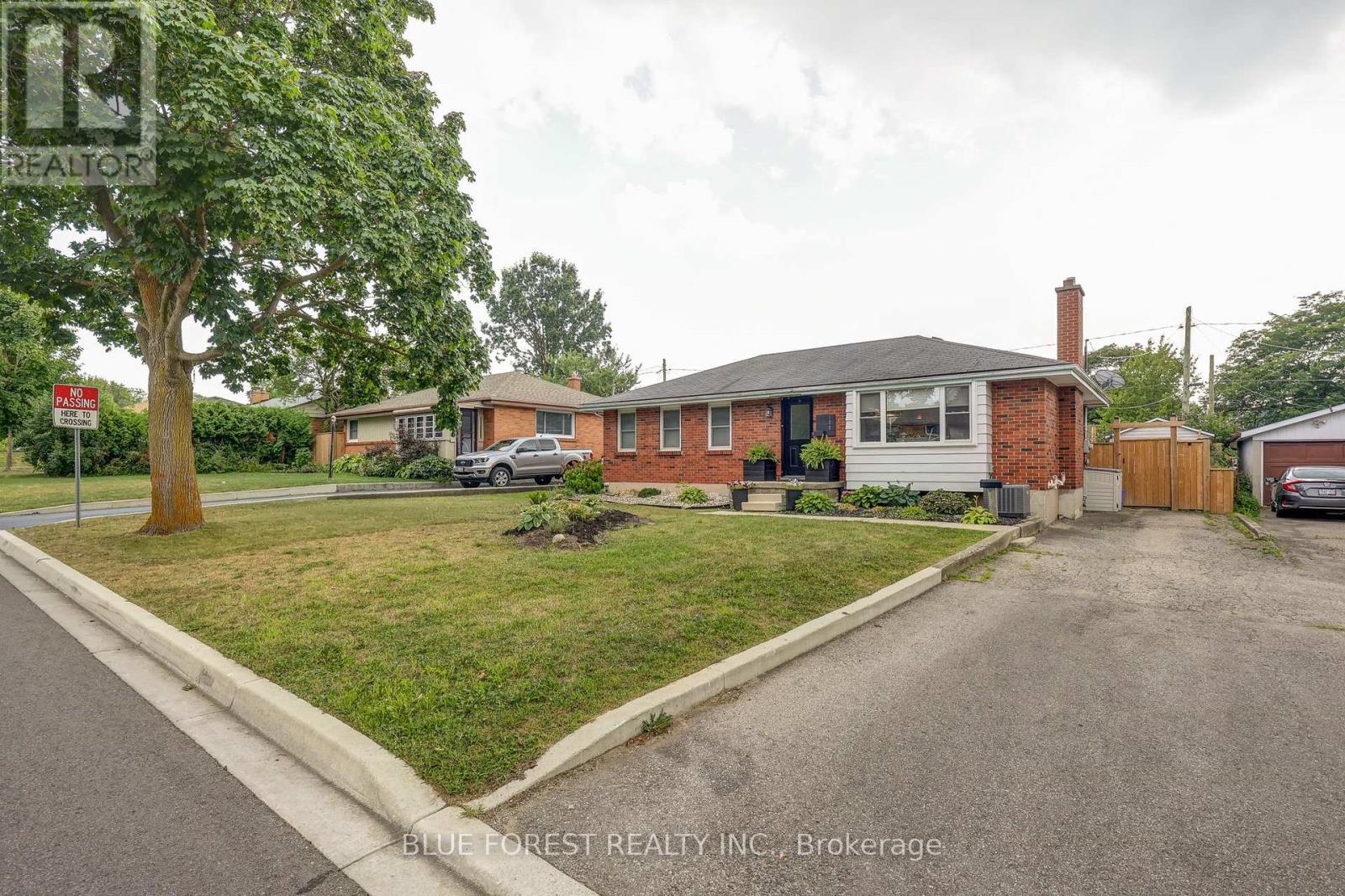 199 Burlington Street, London South, Ontario  N5Z 3V9 - Photo 3 - X12391249