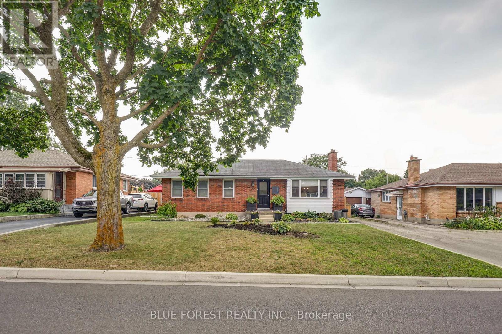 199 Burlington Street, London South, Ontario  N5Z 3V9 - Photo 4 - X12391249