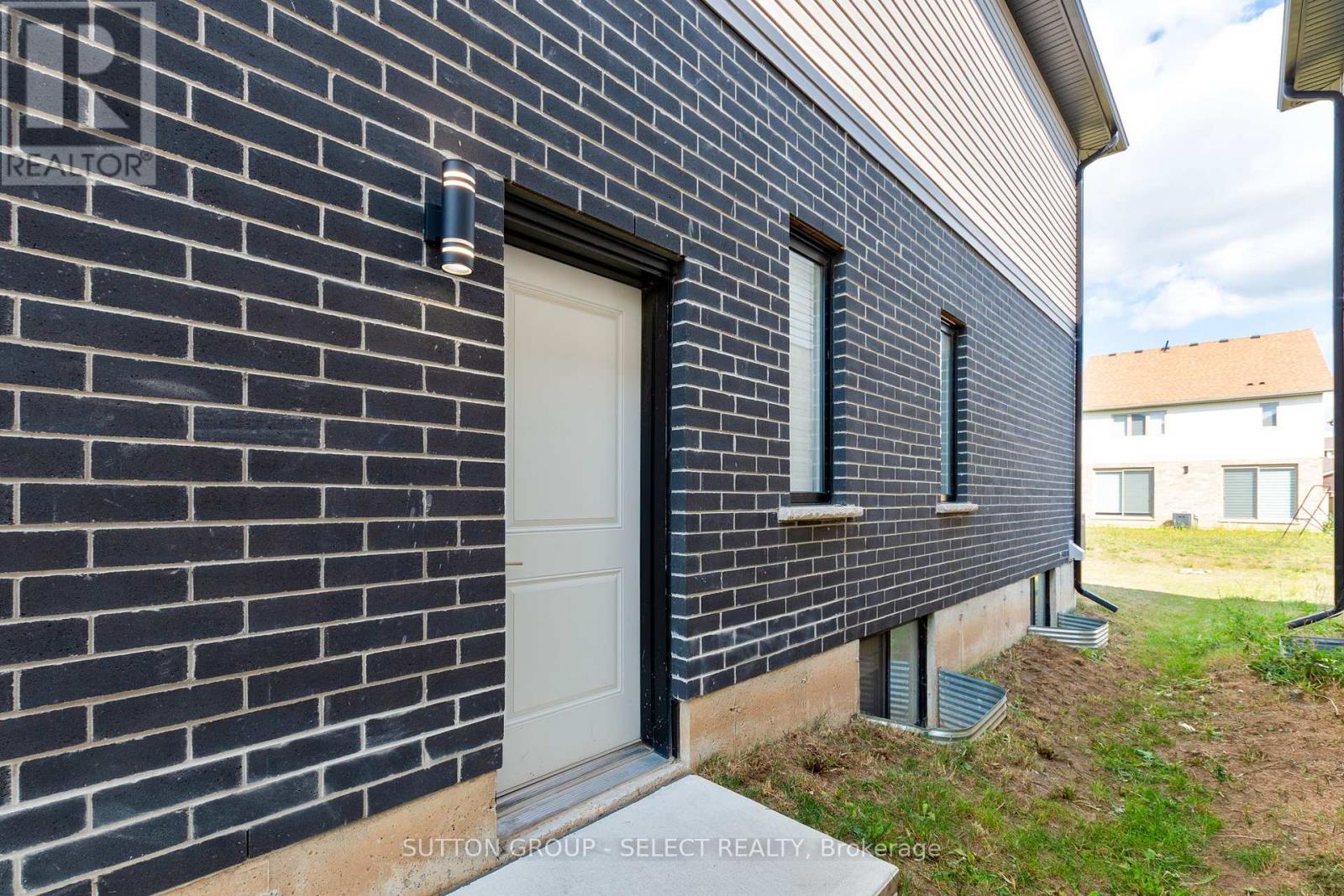 Lower - 2269 Southport Crescent, London South, Ontario  N6M 0H9 - Photo 2 - X12391305