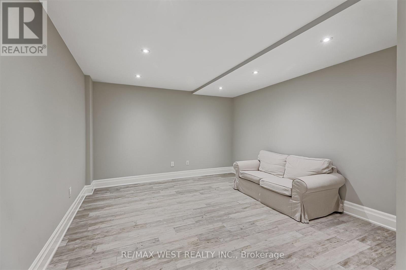 18 Windy Ridge Drive, Toronto (Scarborough Village), Ontario  M1M 1H5 - Photo 38 - E12391164