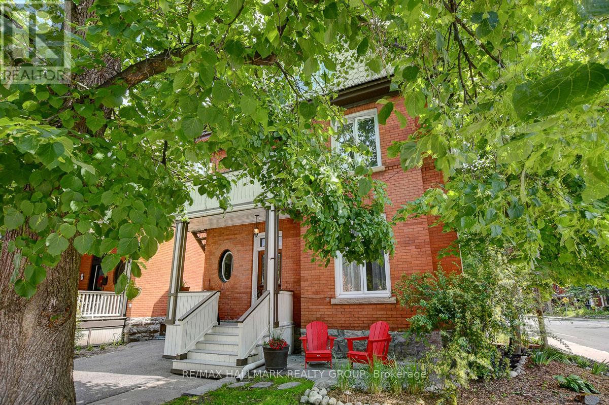 120 Strathcona Avenue S, Ottawa, Ontario  K1S 1X6 - Photo 2 - X12391254