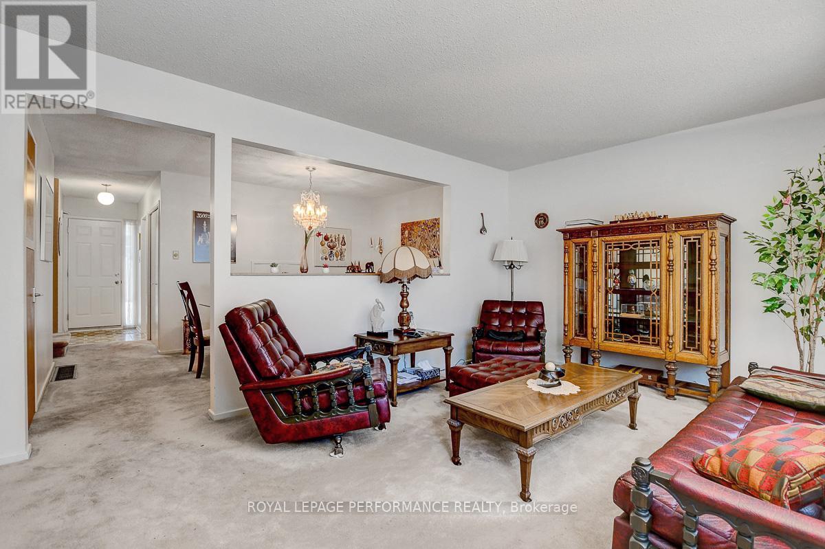7 Carmichael Court, Ottawa, Ontario  K2K 1K1 - Photo 10 - X12391266