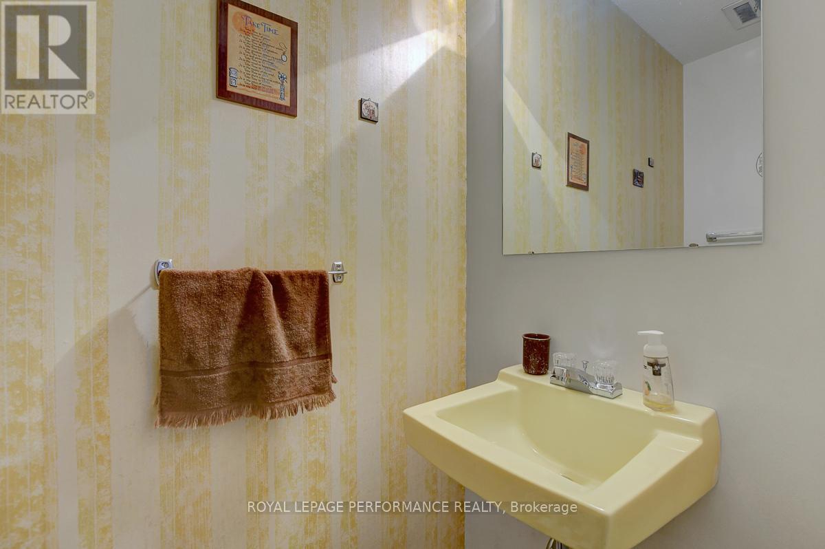 7 Carmichael Court, Ottawa, Ontario  K2K 1K1 - Photo 11 - X12391266