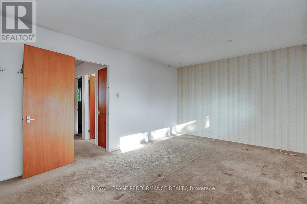 7 Carmichael Court, Ottawa, Ontario  K2K 1K1 - Photo 12 - X12391266
