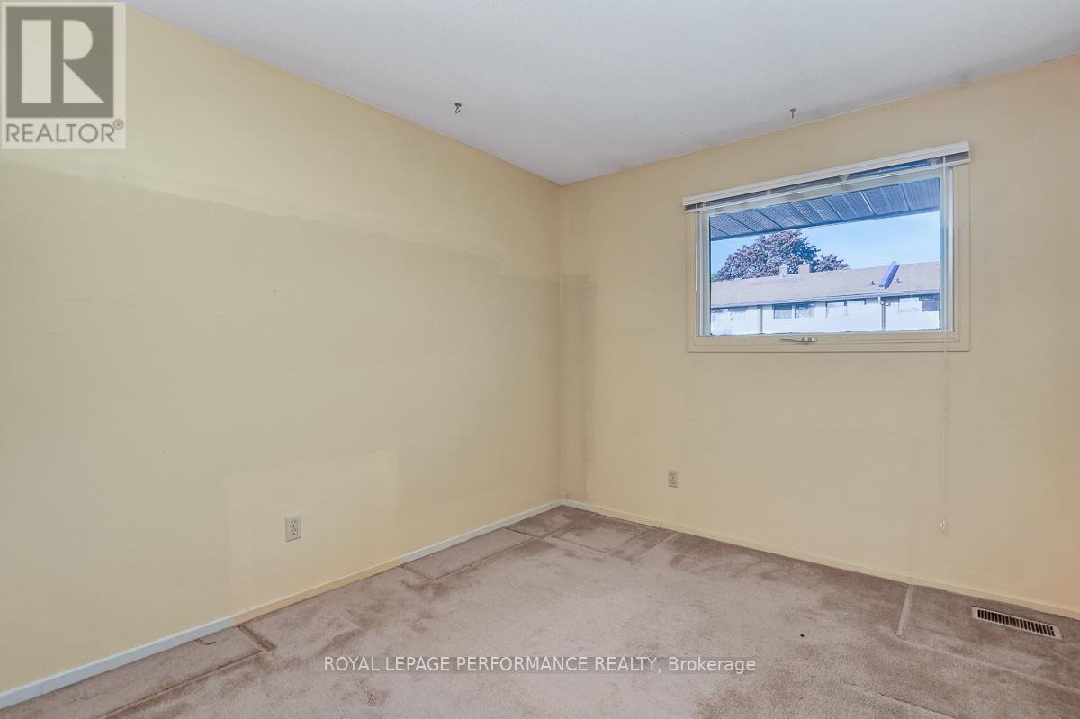 7 Carmichael Court, Ottawa, Ontario  K2K 1K1 - Photo 19 - X12391266