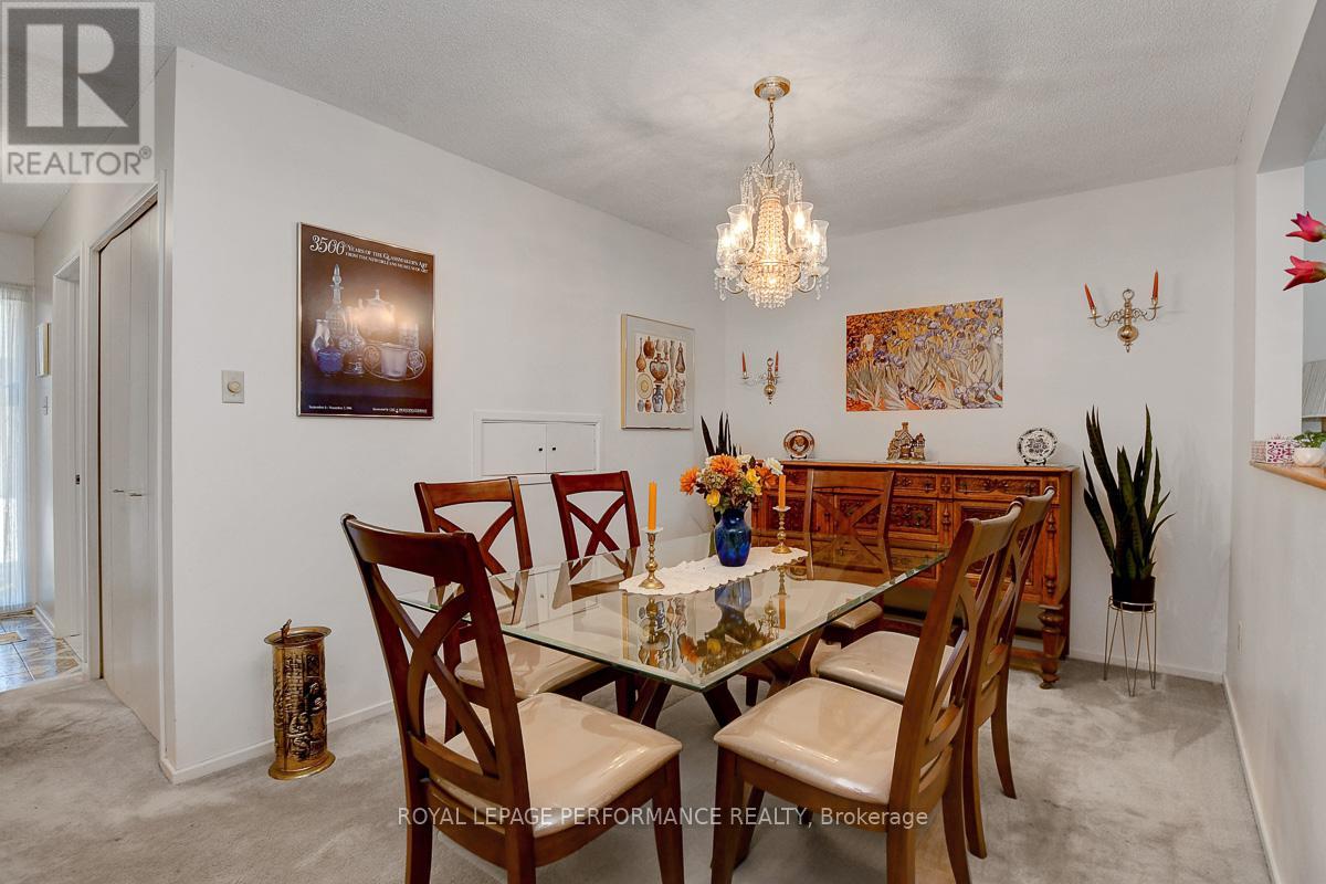 7 Carmichael Court, Ottawa, Ontario  K2K 1K1 - Photo 8 - X12391266