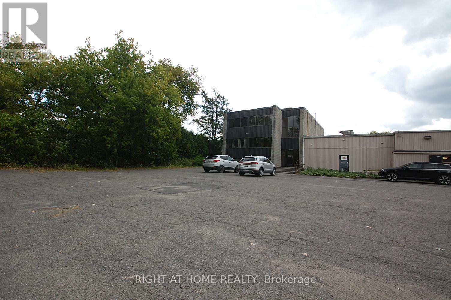 201 - 1468 Laurier Street, Clarence-Rockland, Ontario  K4K 1C7 - Photo 2 - X12391278