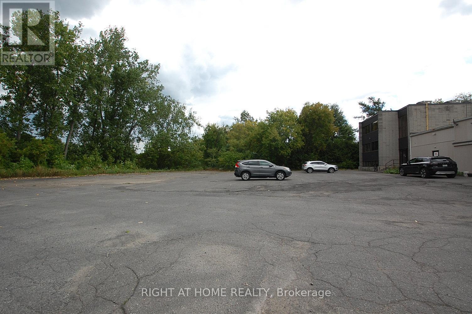 201 - 1468 Laurier Street, Clarence-Rockland, Ontario  K4K 1C7 - Photo 3 - X12391278
