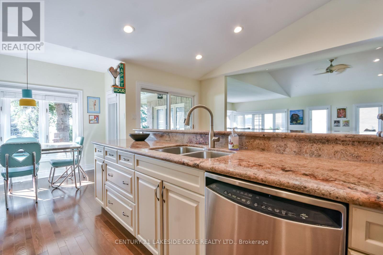 96 Bayshore Drive, Ramara (Brechin), Ontario  L0K 1B0 - Photo 12 - S12384994