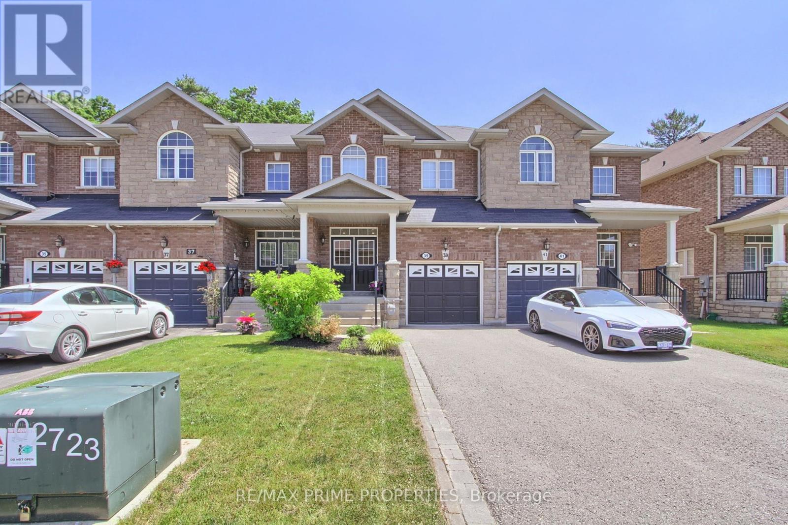 39 Scotia Road, Georgina, Ontario  L0E 1R0 - Photo 2 - N12391134