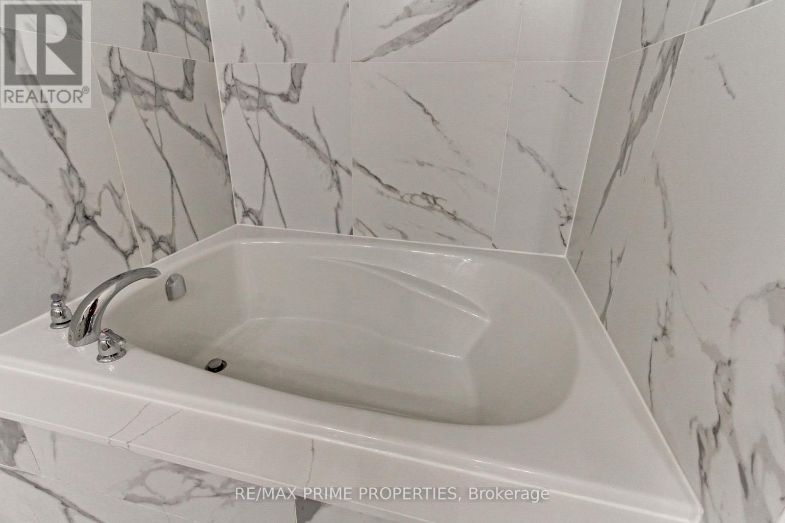 39 Scotia Road, Georgina, Ontario  L0E 1R0 - Photo 21 - N12391134