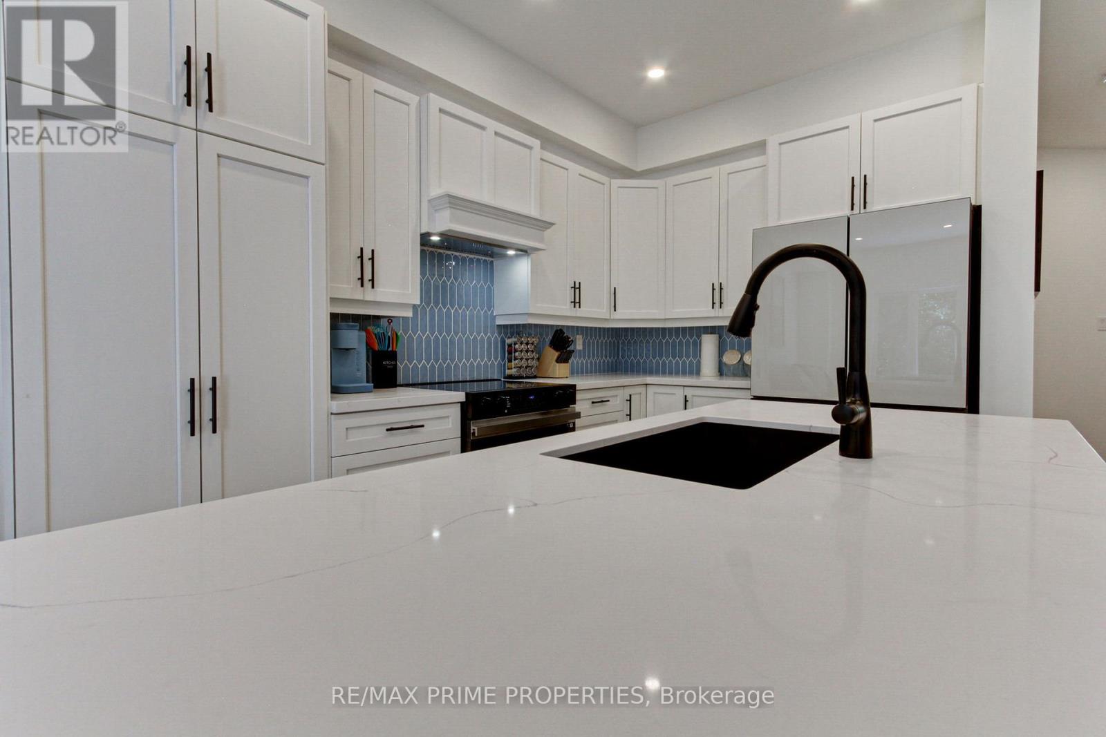 39 Scotia Road, Georgina, Ontario  L0E 1R0 - Photo 7 - N12391134