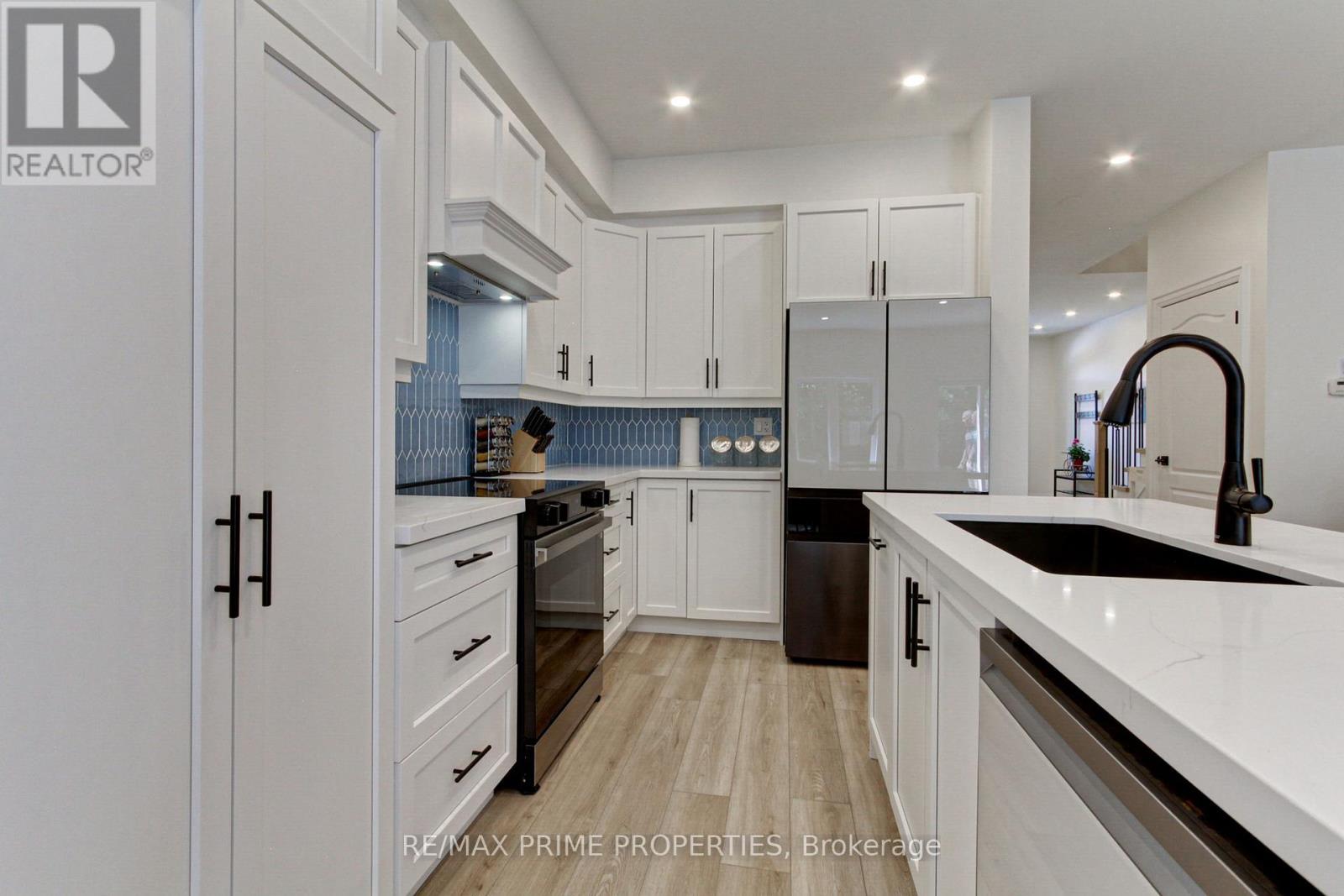 39 Scotia Road, Georgina, Ontario  L0E 1R0 - Photo 8 - N12391134