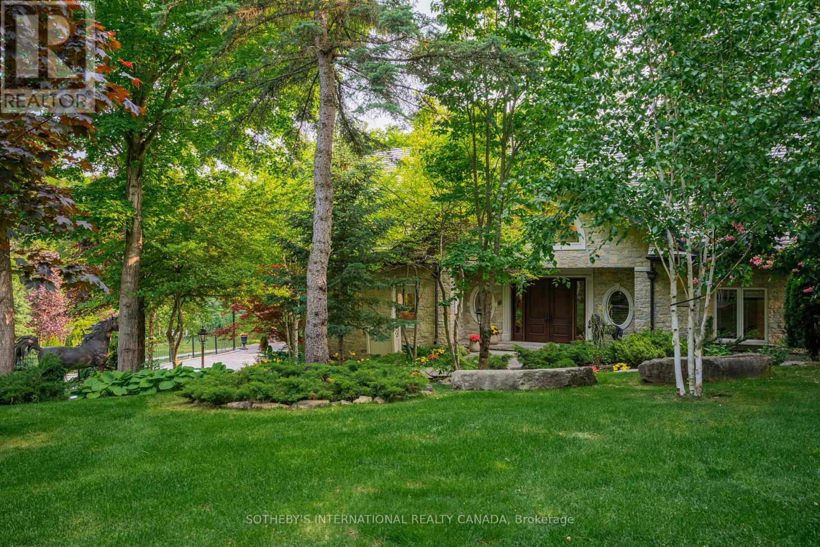 101 Paula Court, Vaughan (Kleinburg), Ontario  L0J 1C0 - Photo 3 - N12391155