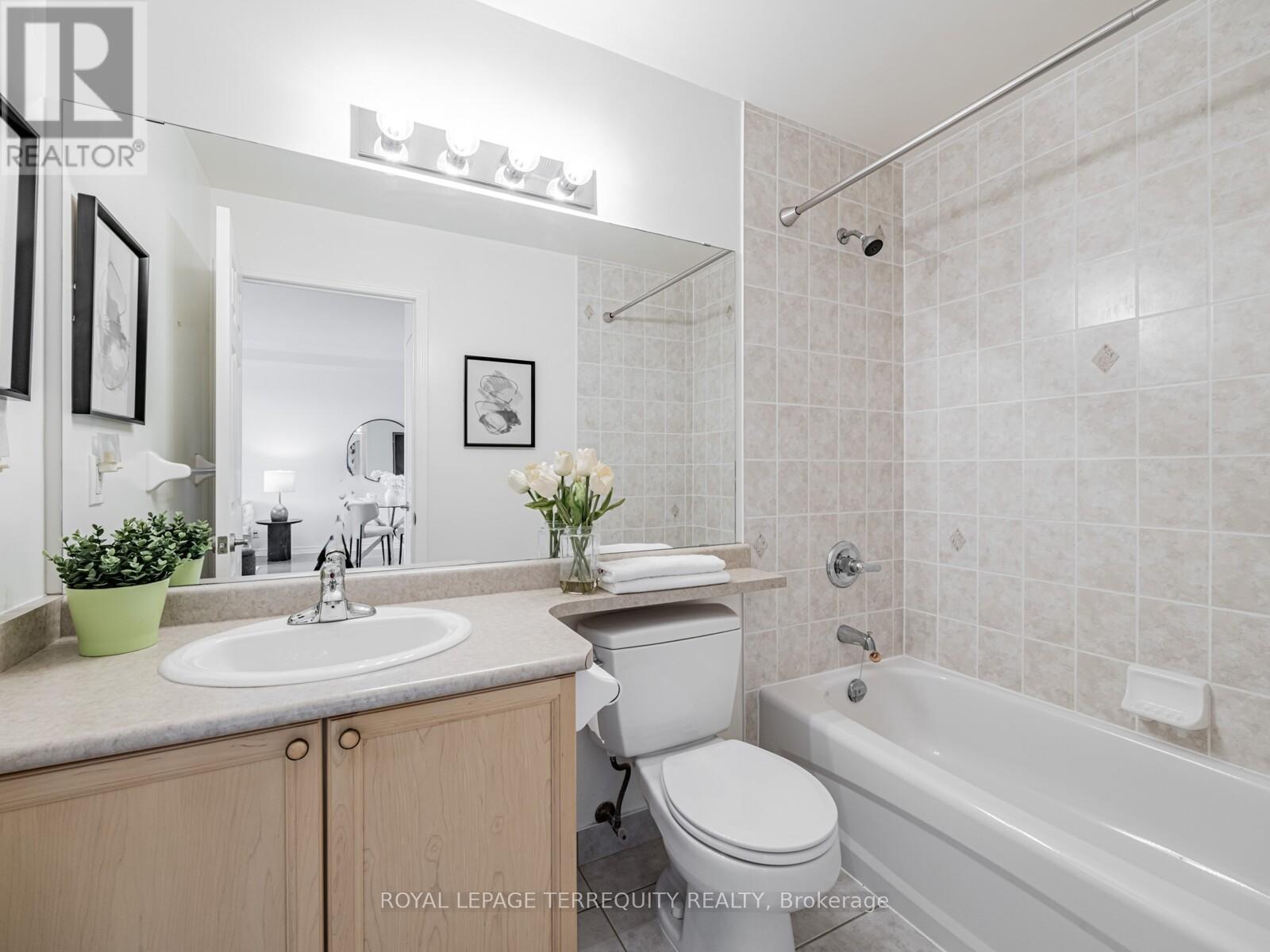 215 - 11121 Yonge Street, Richmond Hill, Ontario  L4C 0S7 - Photo 22 - N12391204