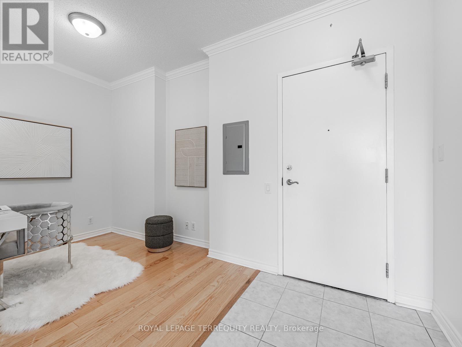 215 - 11121 Yonge Street, Richmond Hill, Ontario  L4C 0S7 - Photo 4 - N12391204