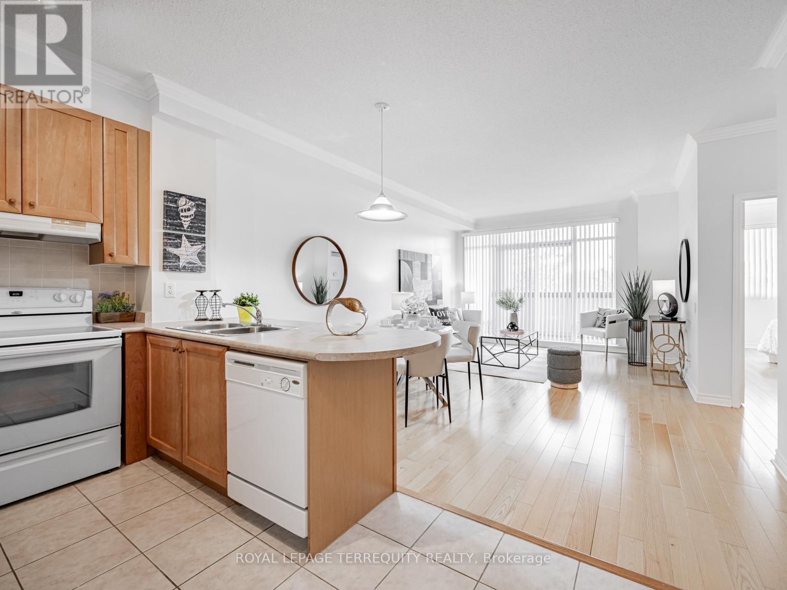 215 - 11121 Yonge Street, Richmond Hill, Ontario  L4C 0S7 - Photo 5 - N12391204