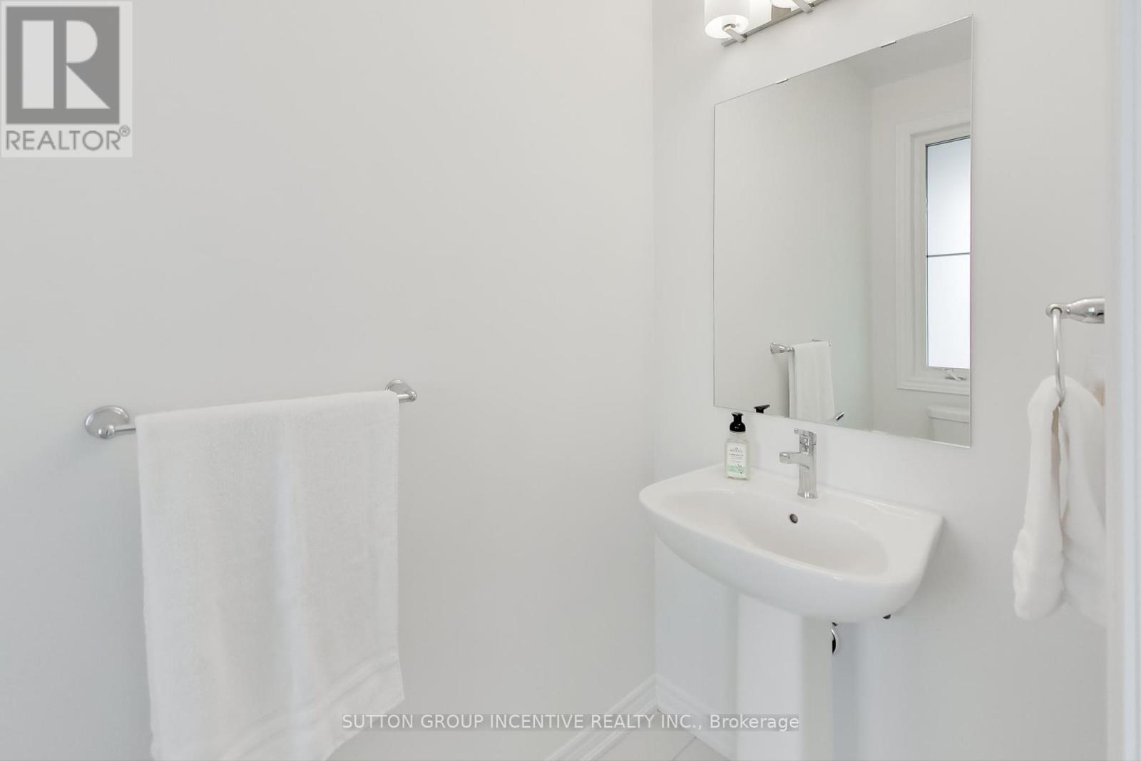 13 Abbey Crescent, Barrie, Ontario  L9J 0W9 - Photo 12 - S12391186