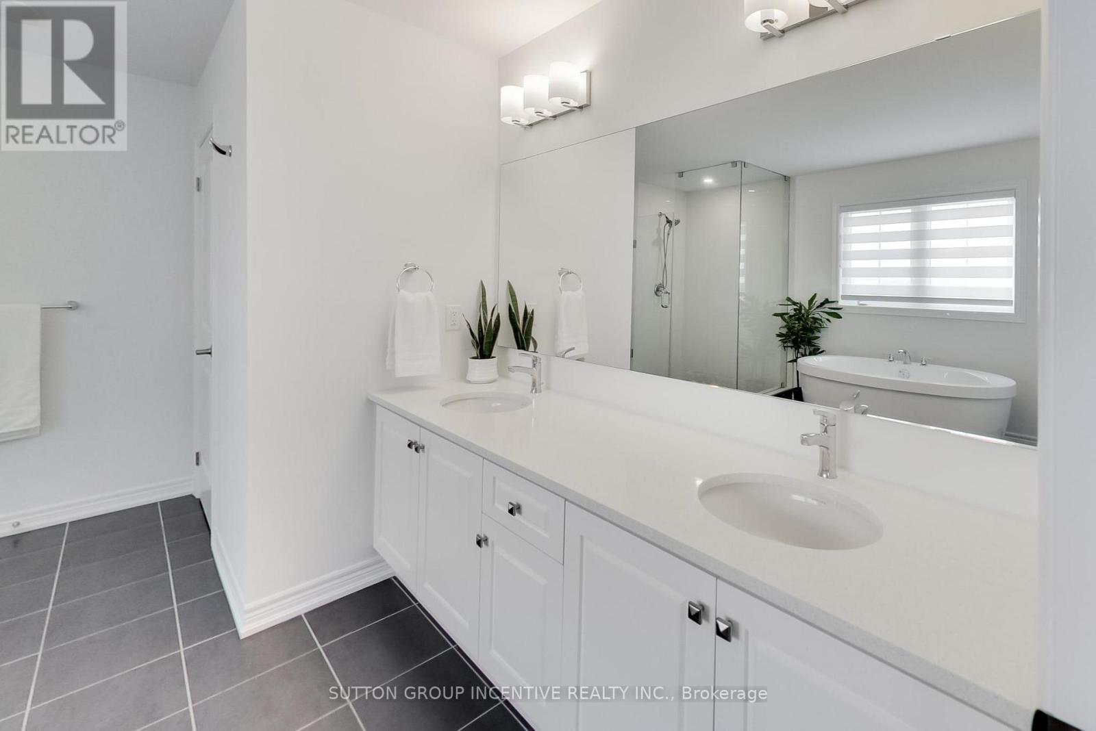 13 Abbey Crescent, Barrie, Ontario  L9J 0W9 - Photo 17 - S12391186