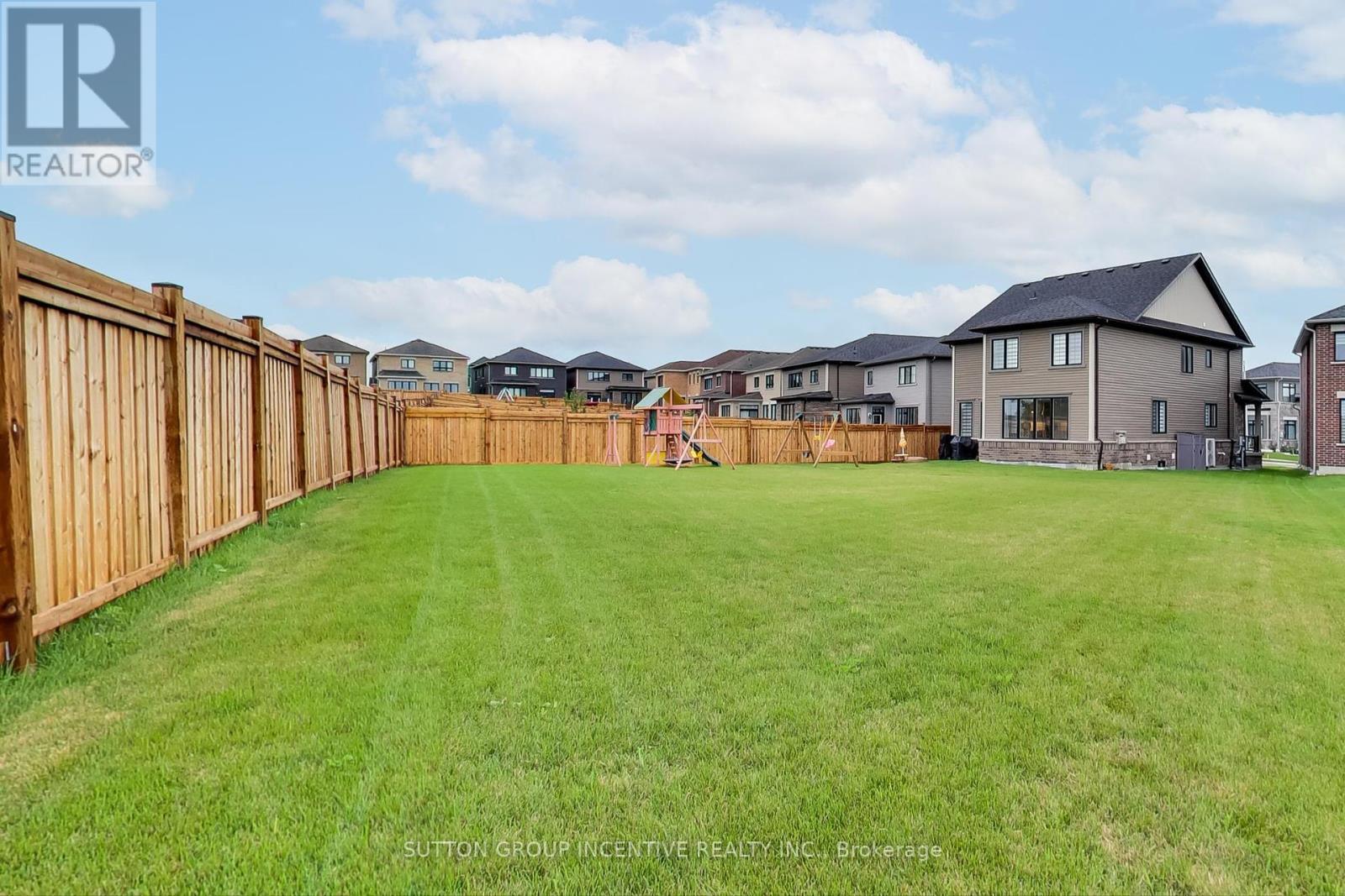 13 Abbey Crescent, Barrie, Ontario  L9J 0W9 - Photo 33 - S12391186