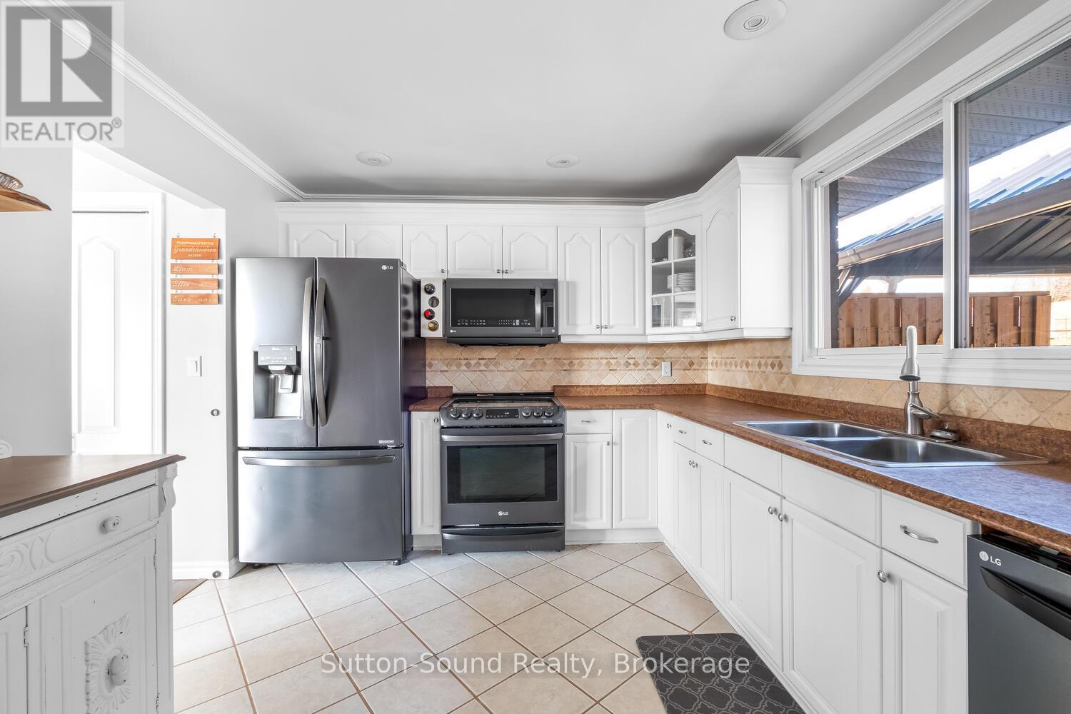 202093 21 Highway, Georgian Bluffs, Ontario  N4K 5N7 - Photo 7 - X12391263