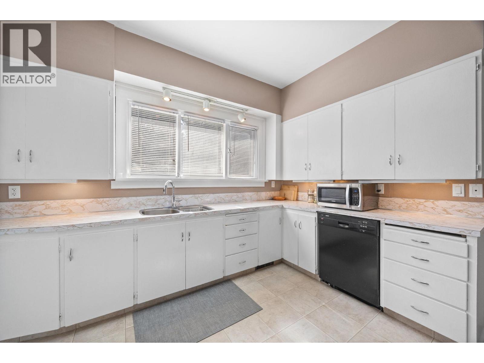 1830 Riverside Avenue, Kelowna, British Columbia  V1Y 1A7 - Photo 23 - 10362012