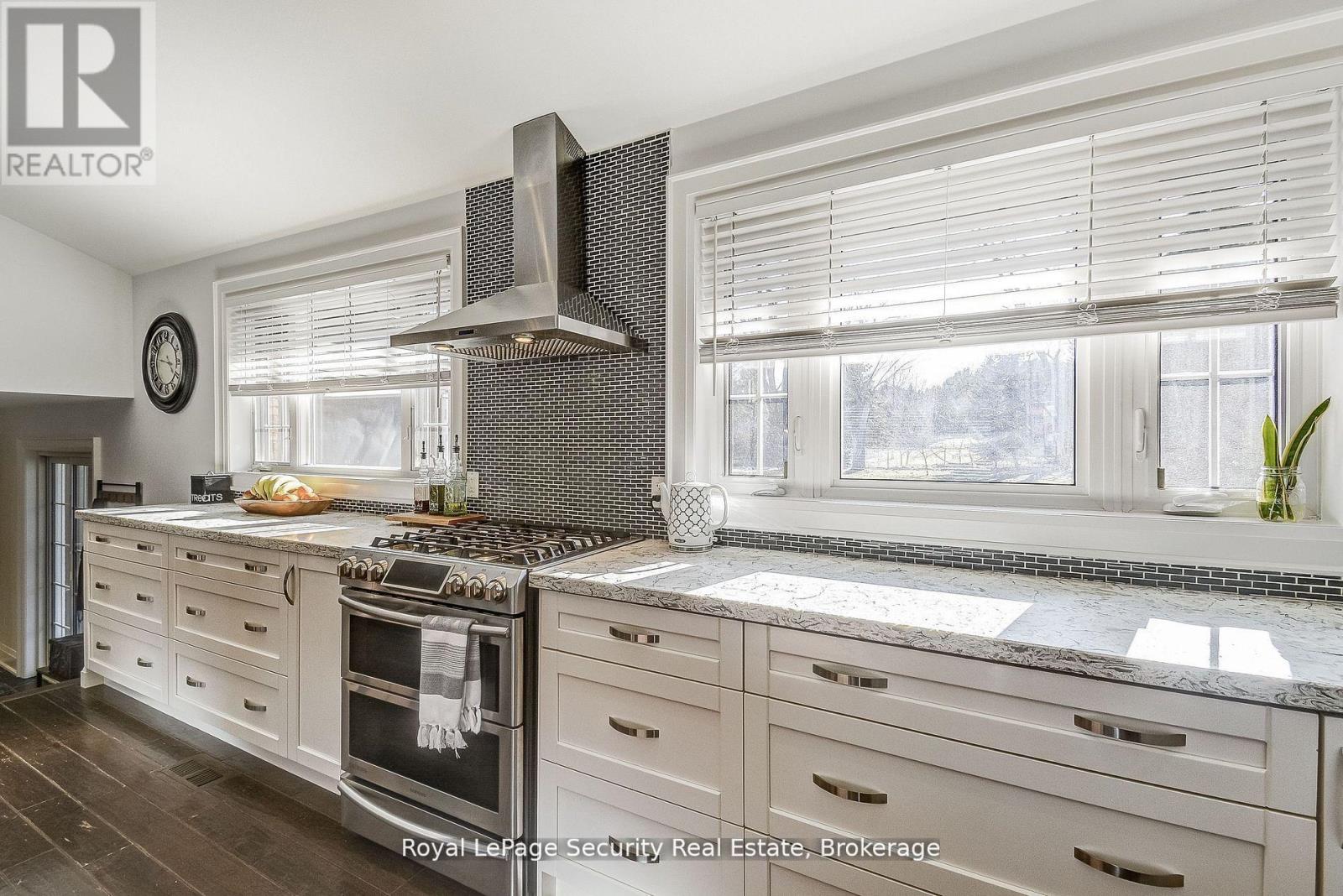 11310 Trafalgar Road, Halton Hills (Stewarttown), Ontario  L7G 4S5 - Photo 16 - W12391177