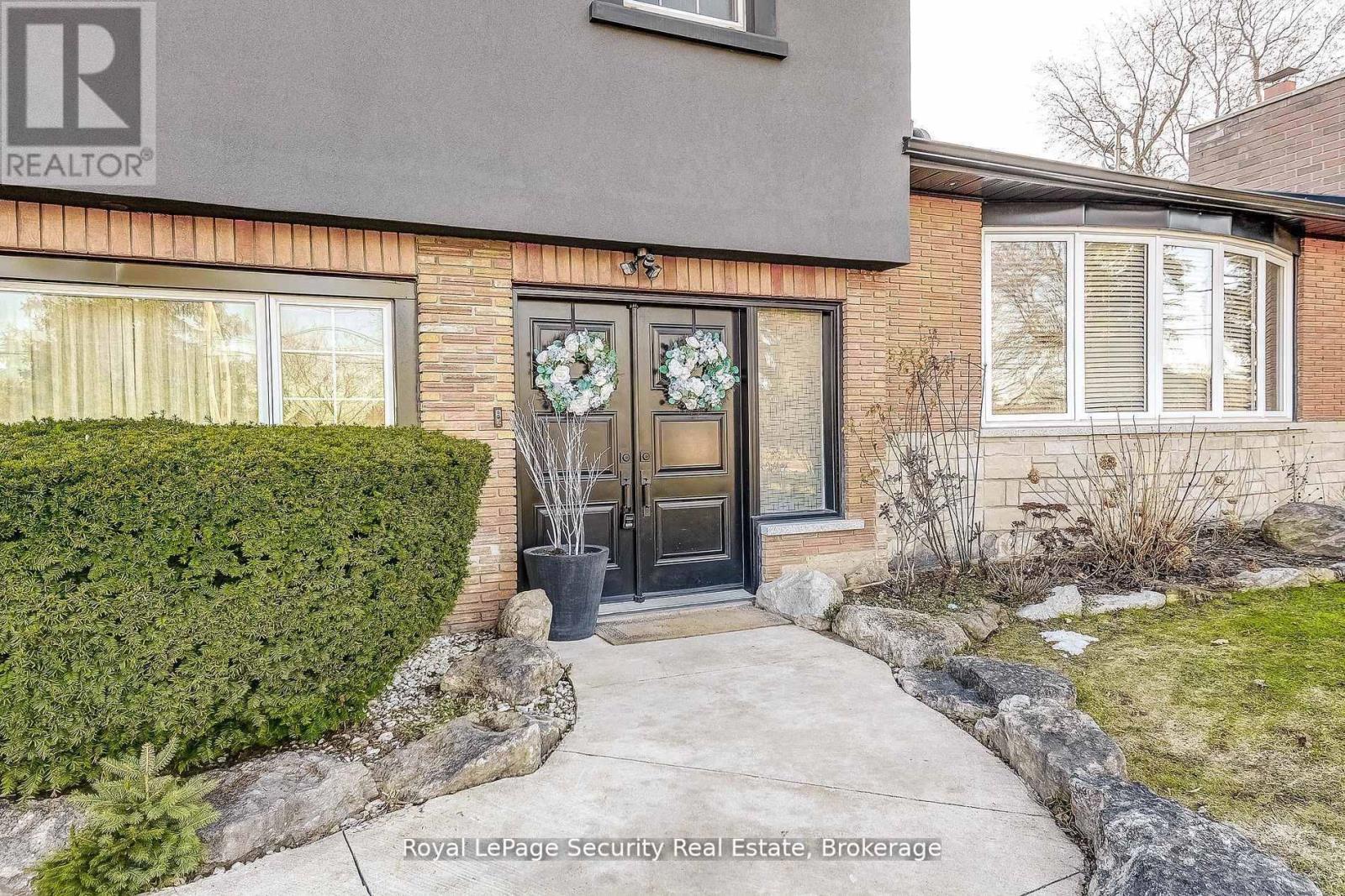 11310 Trafalgar Road, Halton Hills (Stewarttown), Ontario  L7G 4S5 - Photo 4 - W12391177