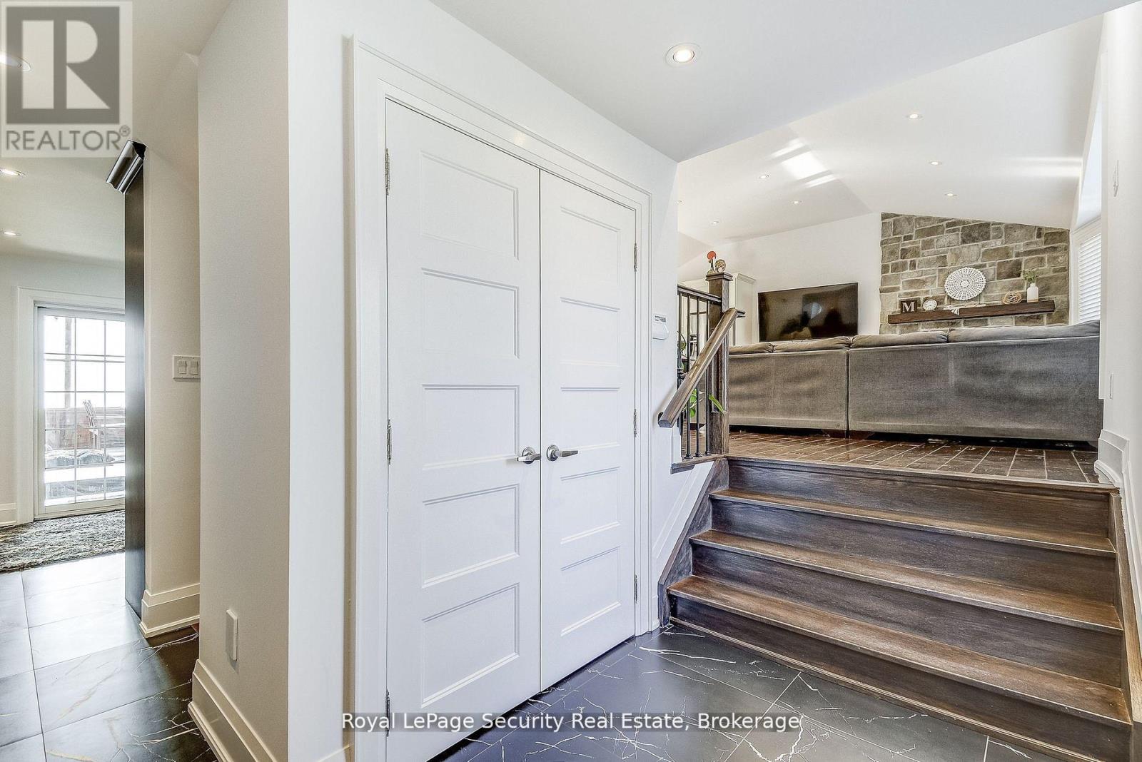 11310 Trafalgar Road, Halton Hills (Stewarttown), Ontario  L7G 4S5 - Photo 6 - W12391177
