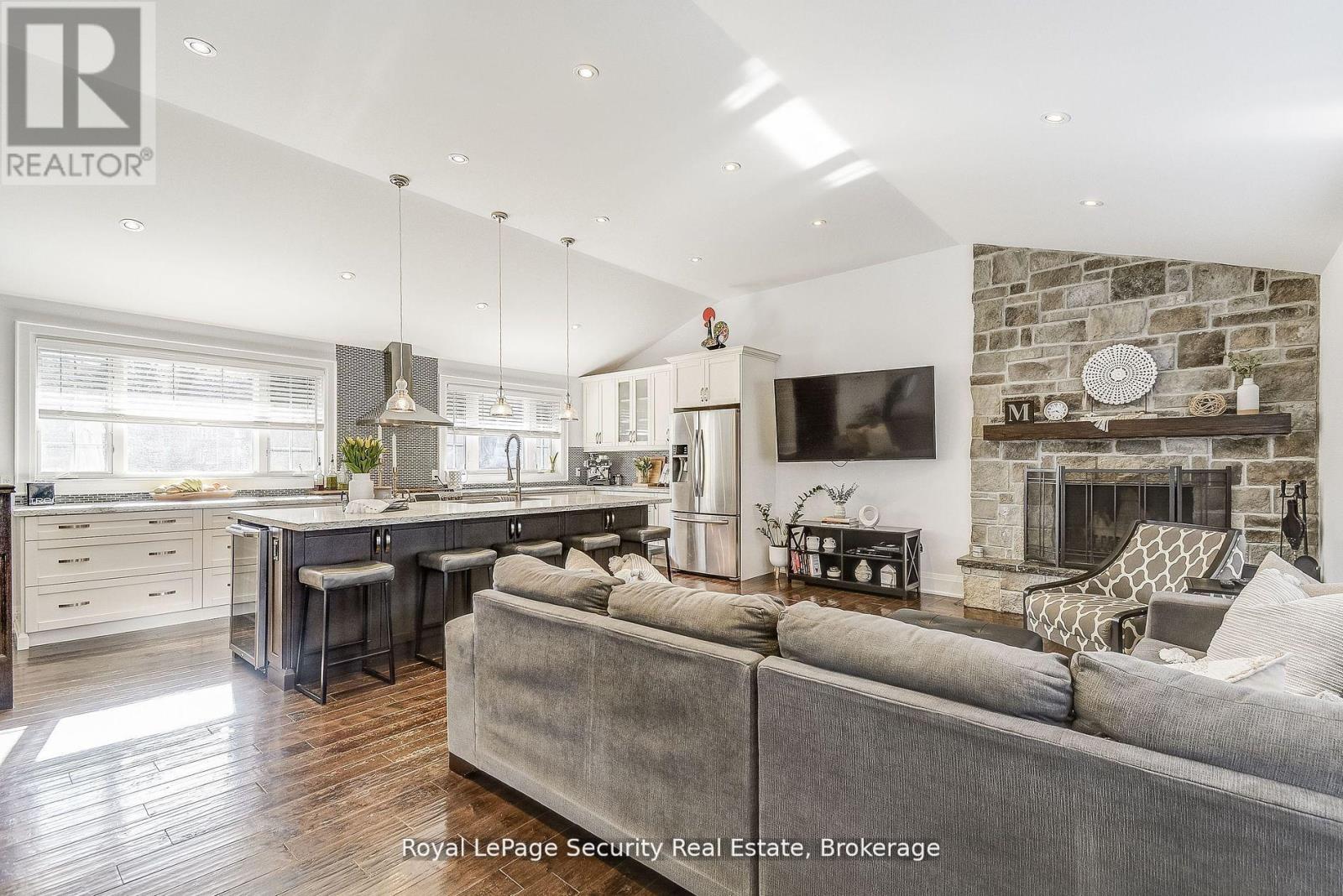 11310 Trafalgar Road, Halton Hills (Stewarttown), Ontario  L7G 4S5 - Photo 8 - W12391177