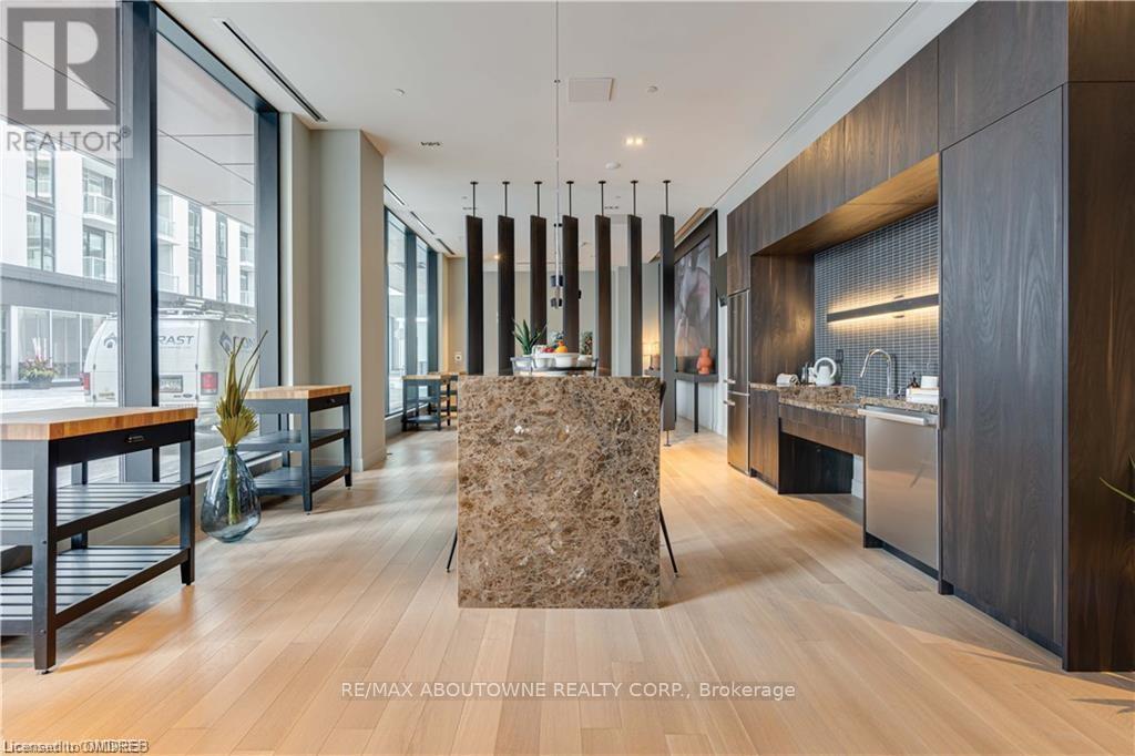 B0522 - 133 Bronte Road, Oakville, Ontario  L6L 3C1 - Photo 13 - W12391219
