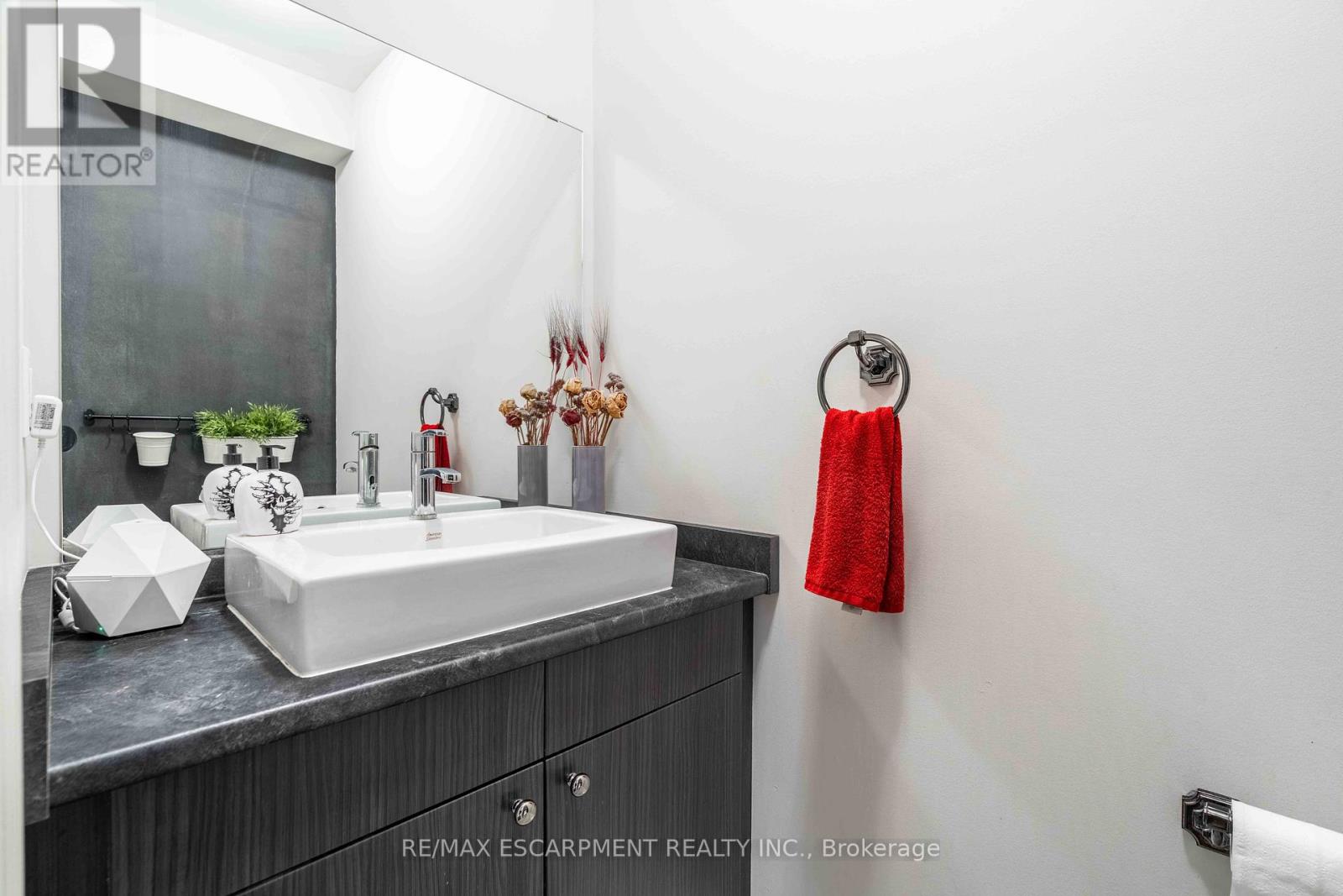 27 Purnell Drive, Hamilton (Gilbert), Ontario  L9C 0C6 - Photo 14 - X12391068