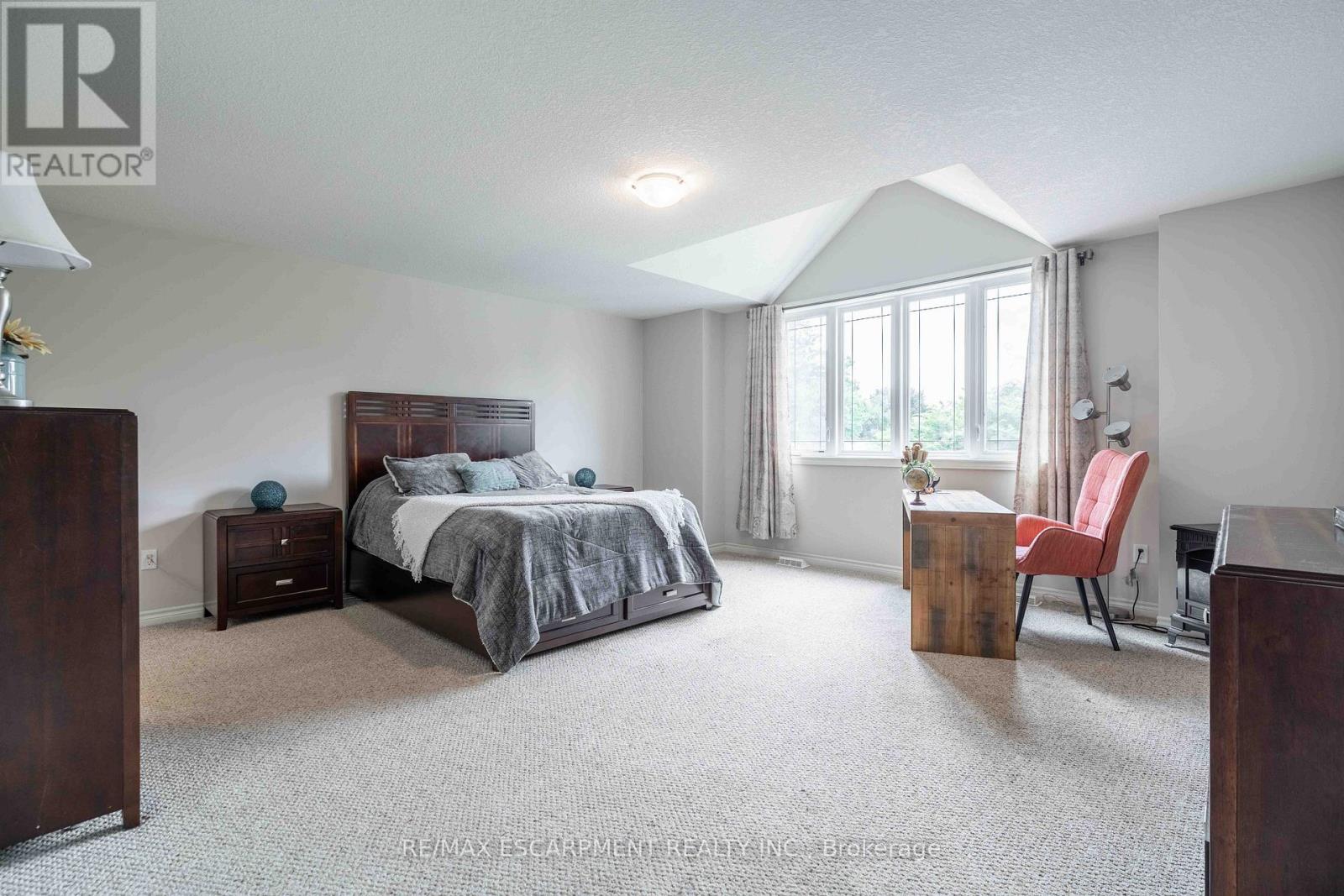 27 Purnell Drive, Hamilton (Gilbert), Ontario  L9C 0C6 - Photo 16 - X12391068