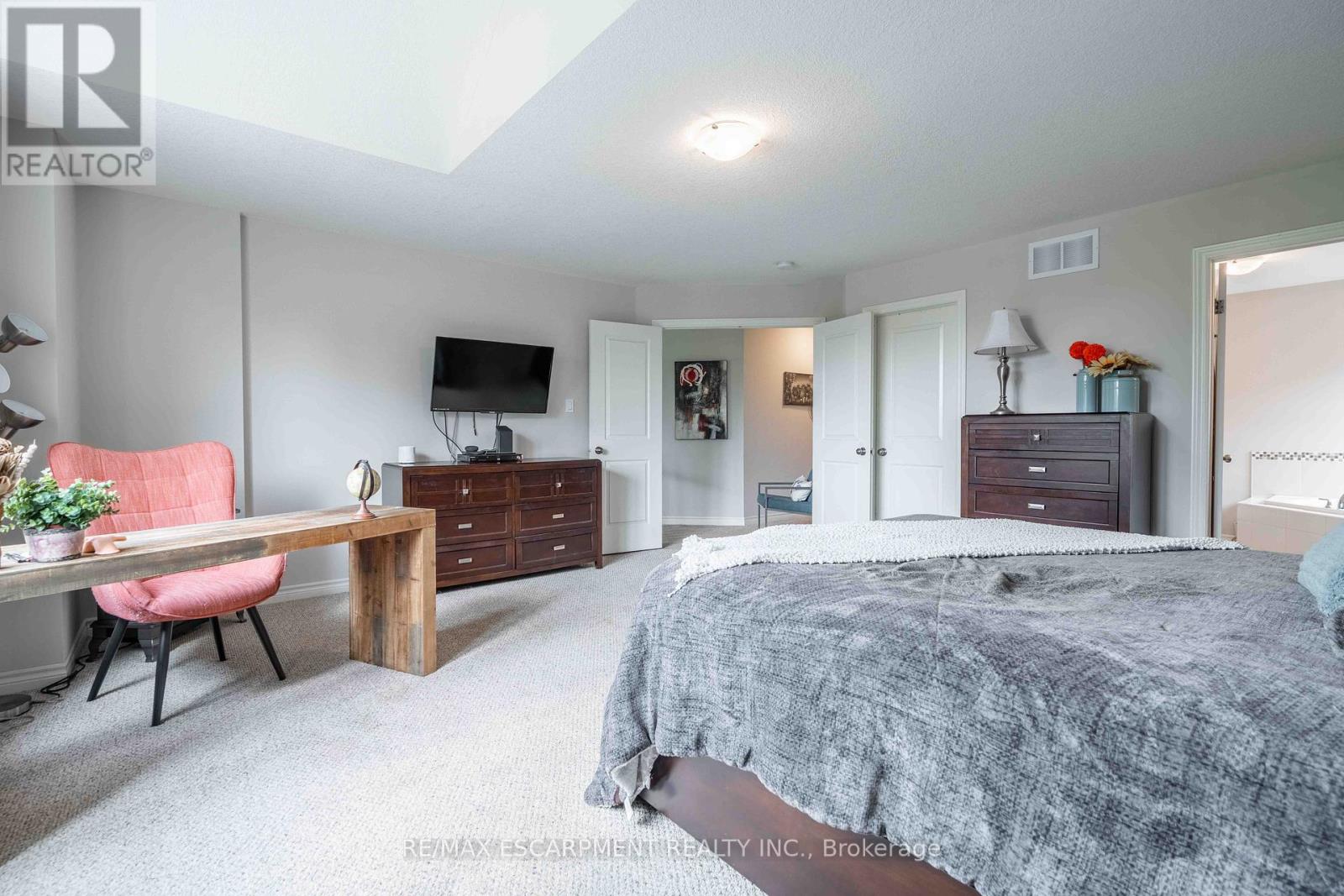 27 Purnell Drive, Hamilton (Gilbert), Ontario  L9C 0C6 - Photo 17 - X12391068