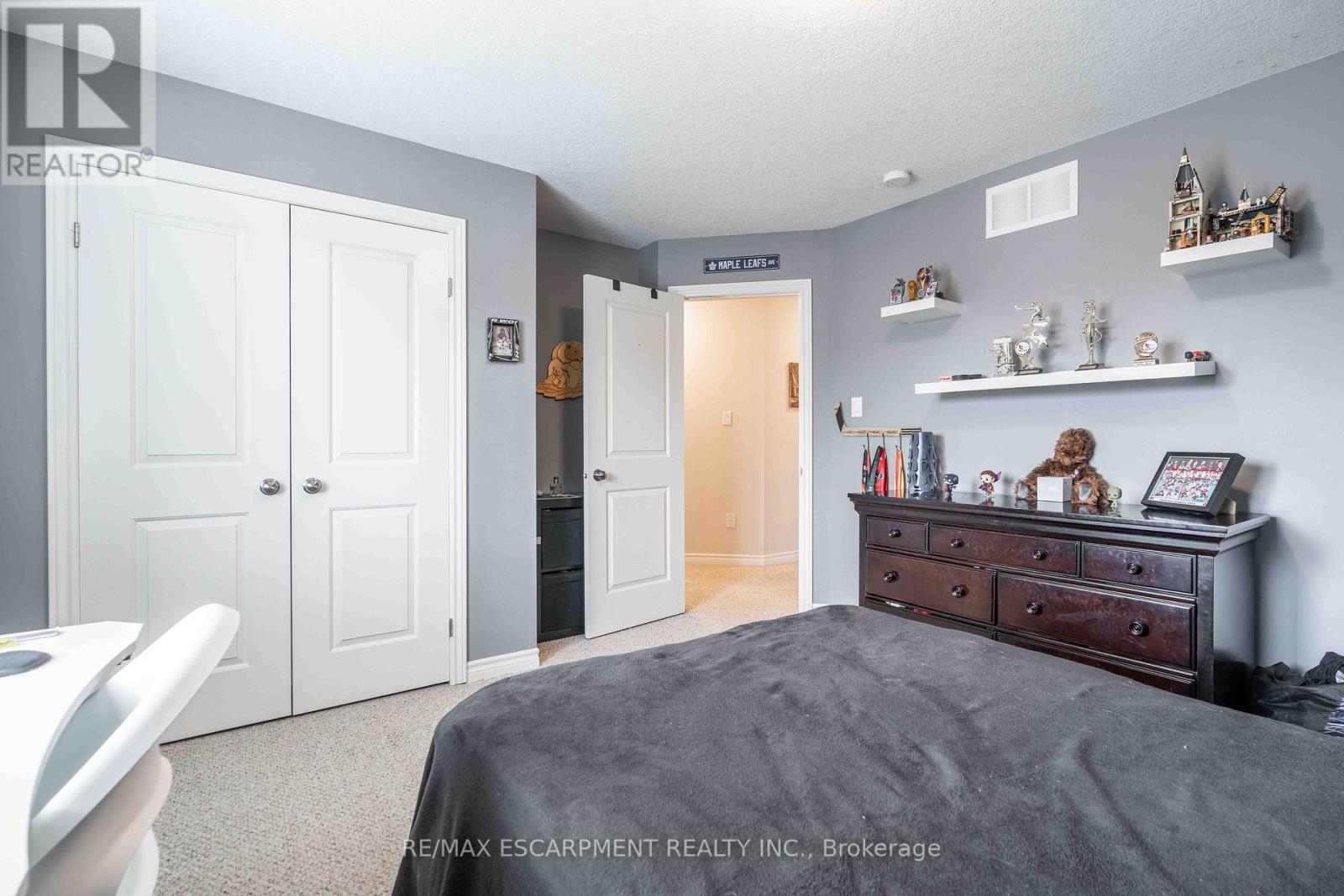 27 Purnell Drive, Hamilton (Gilbert), Ontario  L9C 0C6 - Photo 22 - X12391068