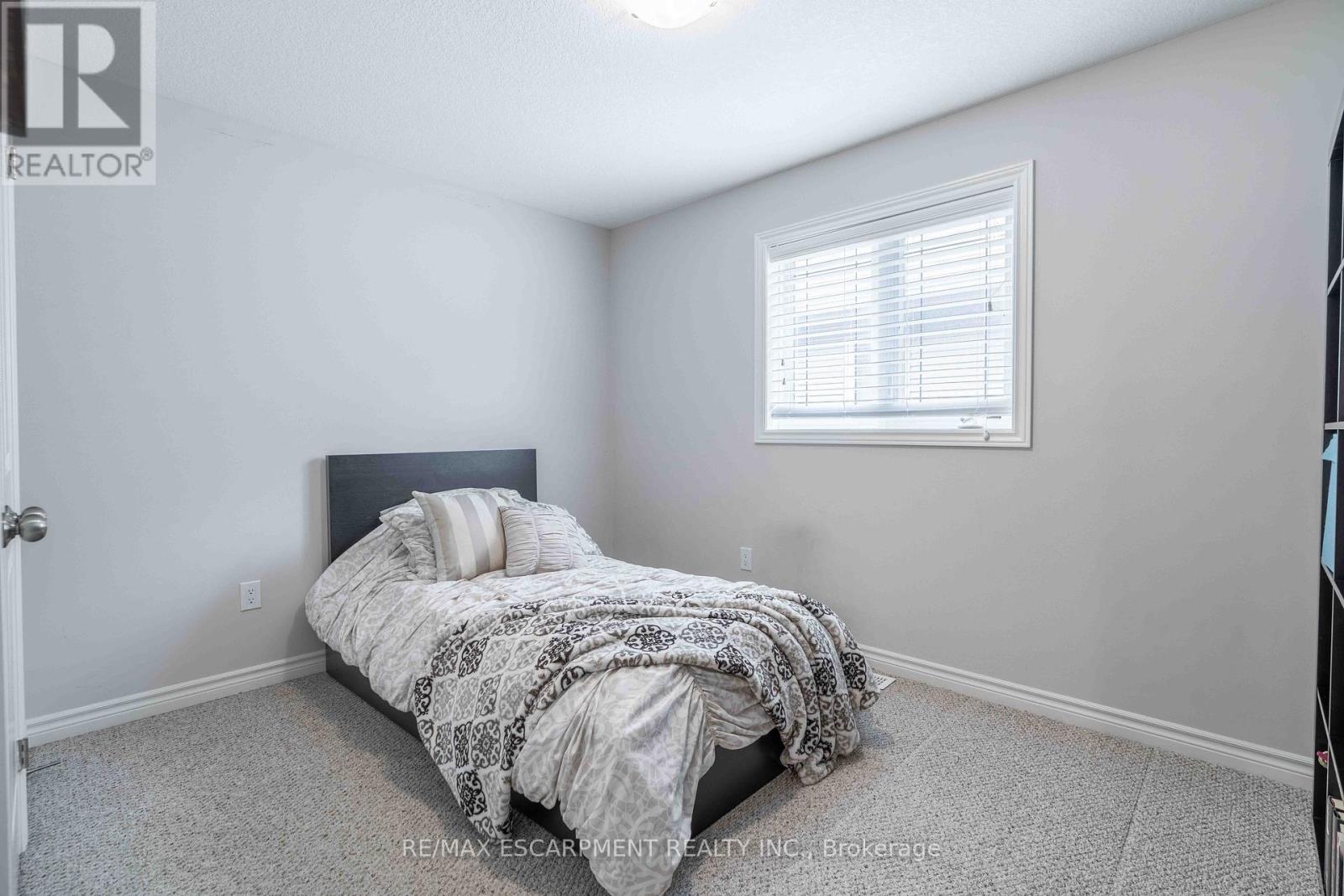 27 Purnell Drive, Hamilton (Gilbert), Ontario  L9C 0C6 - Photo 25 - X12391068