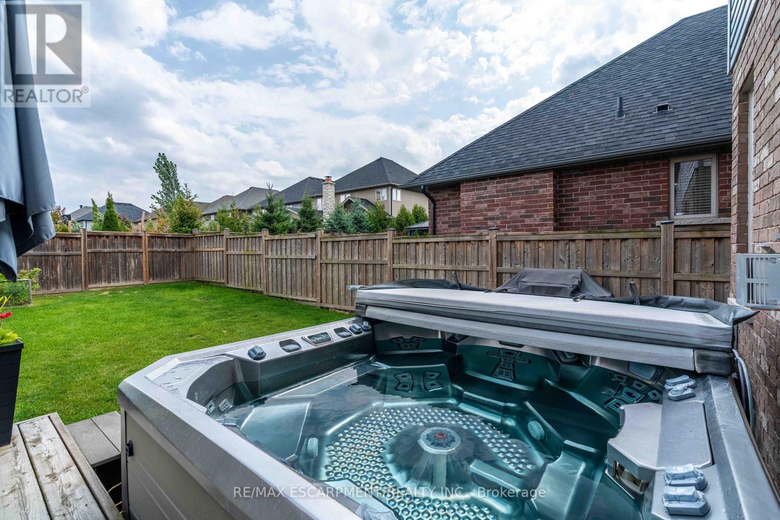 27 Purnell Drive, Hamilton (Gilbert), Ontario  L9C 0C6 - Photo 27 - X12391068