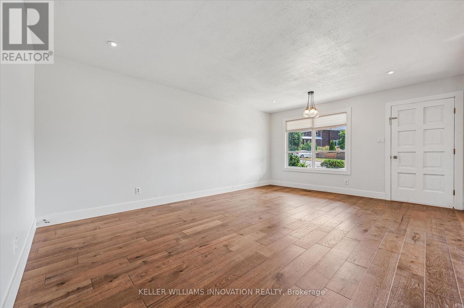 79 Lorraine Drive, Cambridge, Ontario N1R 6P2 - Photo 2 - X12391157