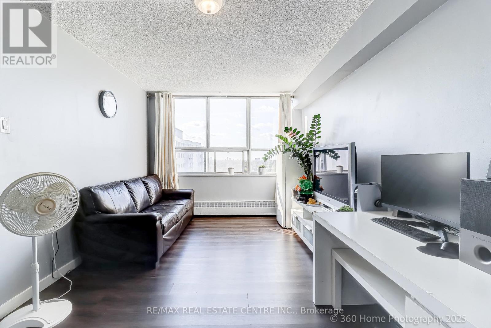 1108 - 200 Lotherton Pathway, Toronto, Ontario  M6B 2G9 - Photo 4 - W12390190