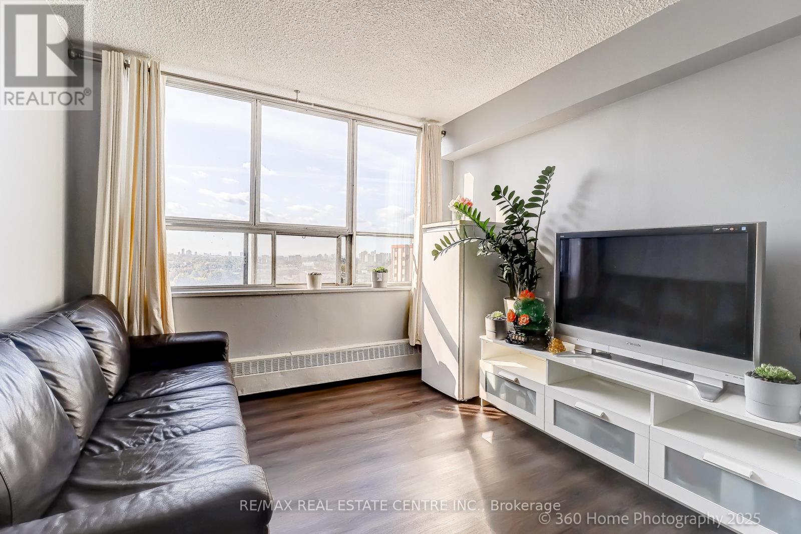 1108 - 200 Lotherton Pathway, Toronto, Ontario  M6B 2G9 - Photo 5 - W12390190